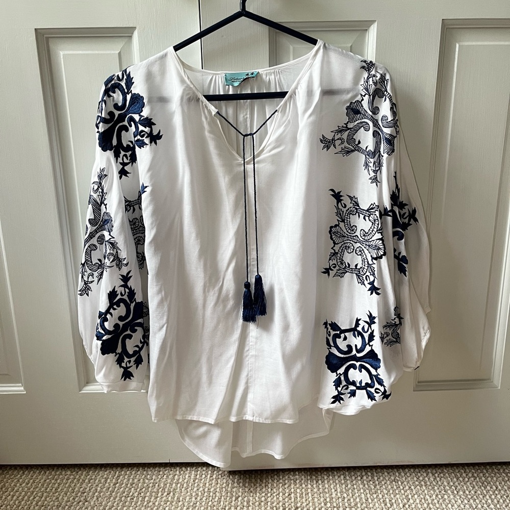 Letarte Handmade Boho Shirt - White with Navy Embroidery - XS - like new